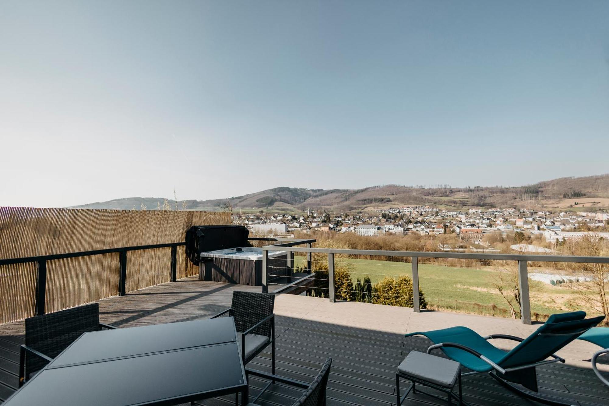 Traumwohnung Mit Sauna, Whirlpool & Wunderschoener Aussicht Plettenberg Exterior photo
