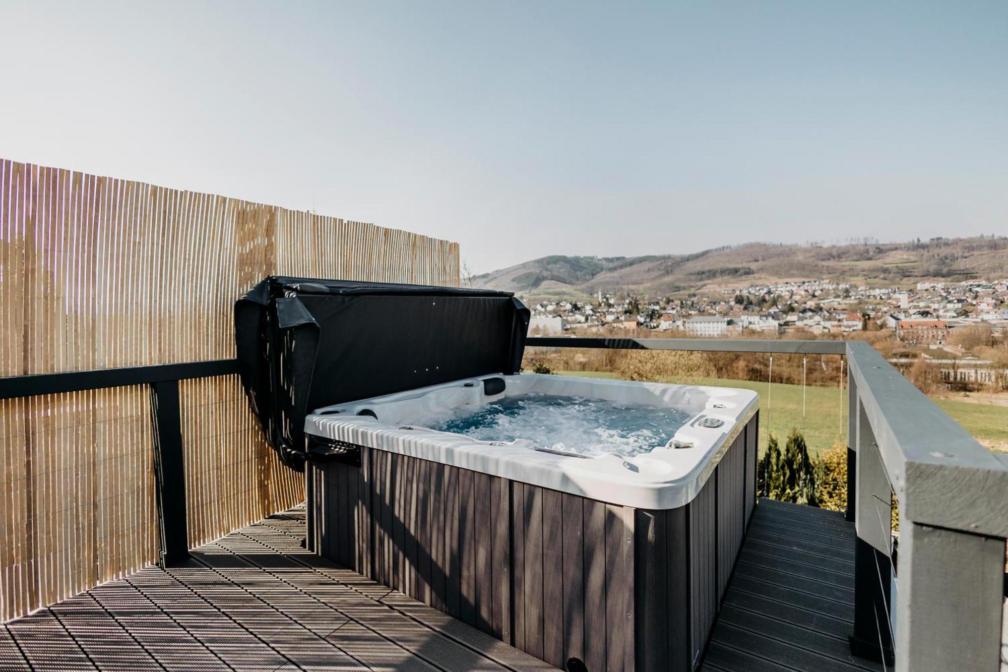 Traumwohnung Mit Sauna, Whirlpool & Wunderschoener Aussicht Plettenberg Exterior photo
